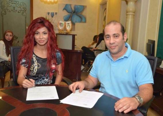 بالصور: بعد اعتزالها الغناء دوللي شاهين تتجه إلى..