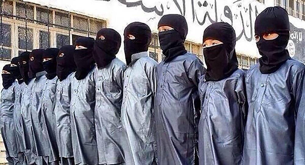 داعش يعلم أطفال "أشبال الخلافة" الإجابة على سؤالين فقط