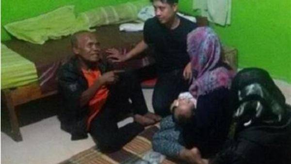 عجوز يعود لمنزله بعد عام من دفنه
