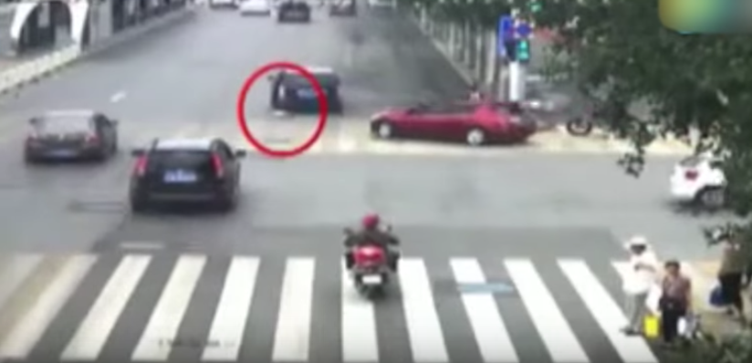 في حادثٍ مروّع .. أم تقتل ابنتها دهساً!