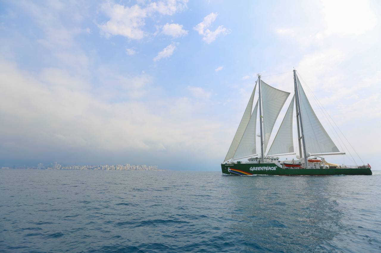 وصول سفينة غرينبيس "Rainbow Warrior" الى بيروت