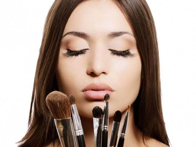 مستحضرات تجميل تنقل الأمراض فلا تشاركي أحدًا فيها