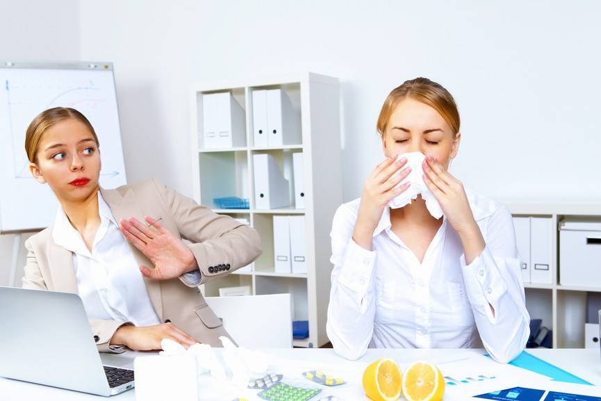 تفادياً للإحراج.. 8 نصائح حول نظافتك في العمل