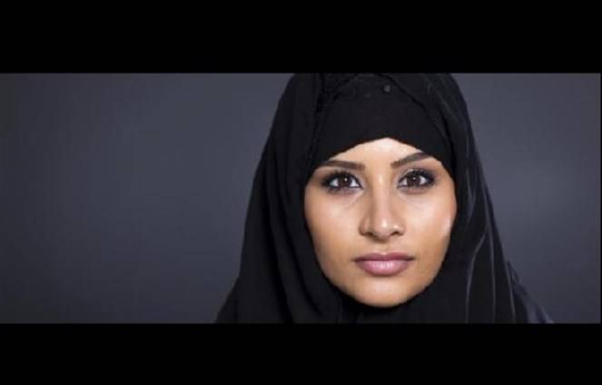 لشرطة الاسكتلندية تجعل الحجاب جزءاً من زيّها الرسمي