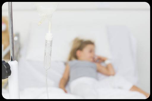طفلة في مرحلة حياتها الأخيرة بسبب السرطان تشرح ما هو الموت… والطبيب يبكي!
وتقول: "عندما أموت، أفكر بأمي، ولكنني لست خائفة من الموت. لم أولد لهذه الحياة. لا بد من القراءة!"