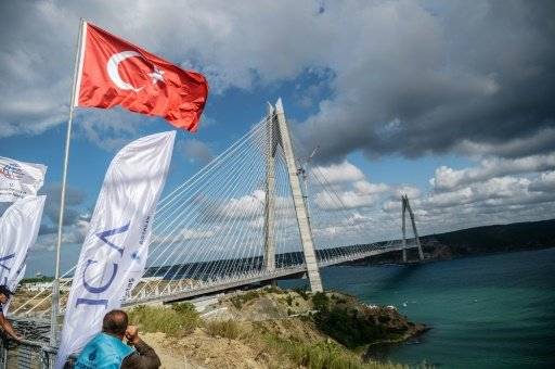 الرئيس اردوغان يفتتح الجسر الثالث على مضيق البوسفور