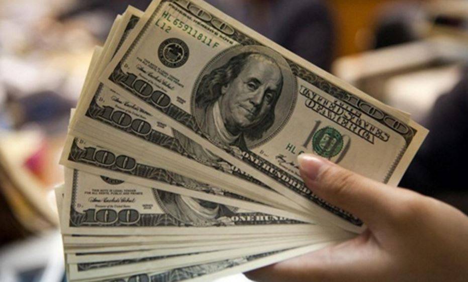 الدولار يتراجع أمام العملات الرئيسية.. والسبب؟!