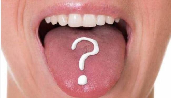 هل تحول لون لسانك إلى الأحمر أو الأبيض!؟ .. هذا ما يعنيه ذلك فانتبه