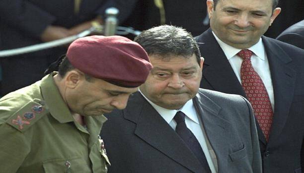 وفاة بن أليعازر الذي حاصر عرفات وقتل الأسرى المصريين
