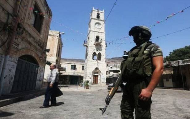 الاحتلال يعتقل 11 فلسطينياً بالضفة