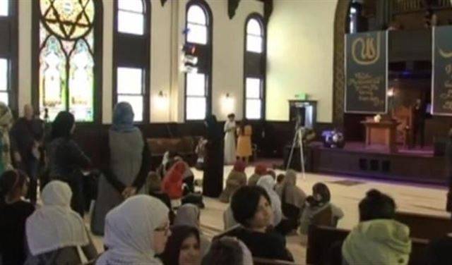 امرأة تؤم الصلاة في مسجد بالدنمارك!