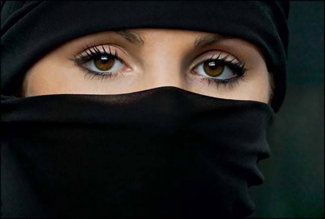 في الإمارات.. زوج ينتقم من أم أبنائه بأبشع طريقة!