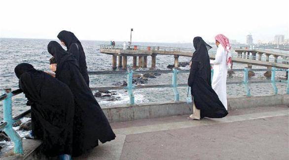 زوجة سعودية تدعوا النساء إلى قبول فكرة 
