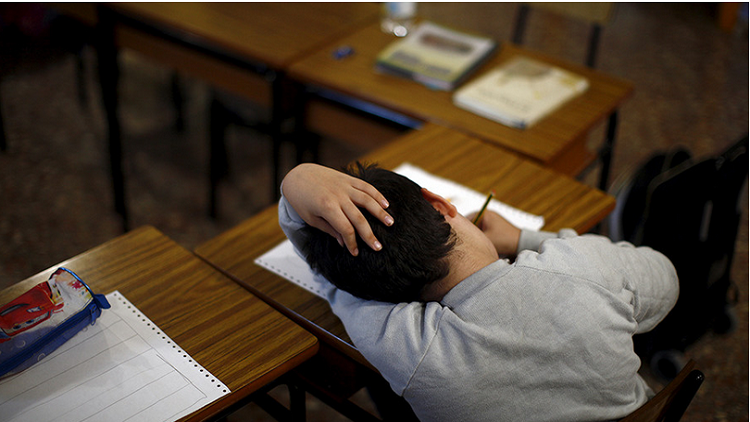 معلمة أمريكية تثير ضجة بإلغائها الواجبات المنزلية