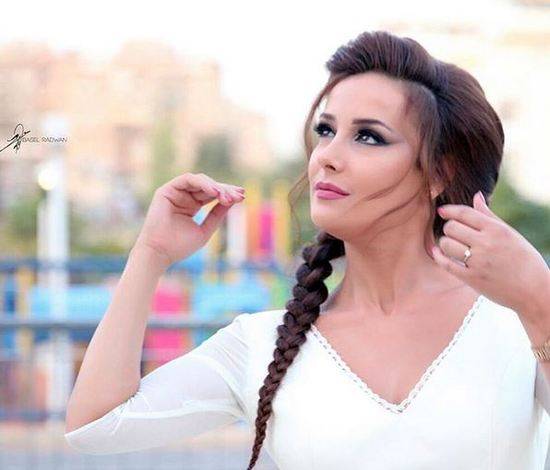 بالصور- تعرفوا على زوج الممثلة السورية كندة حنا وأولادها