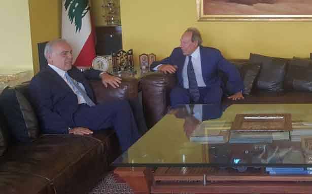 لحود عرض الأوضاع مع زواره
إميل رحمة: زيارته واجب علينا