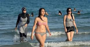 قبل أزمة البوركيني بنصف قرن.. حصل السود على حق ارتياد الشواطئ بأميركا.. ولكن الثمن كان باهظاً!