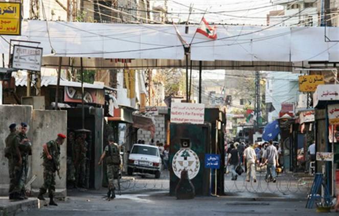 تسليم فلسطيني الى مخابرات الجيش في الجنوب