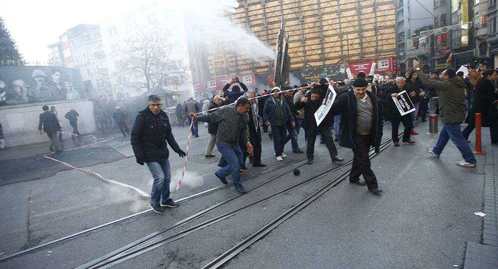 اسطنبول تنتفض لوقف التدخل العسكري في سوريا