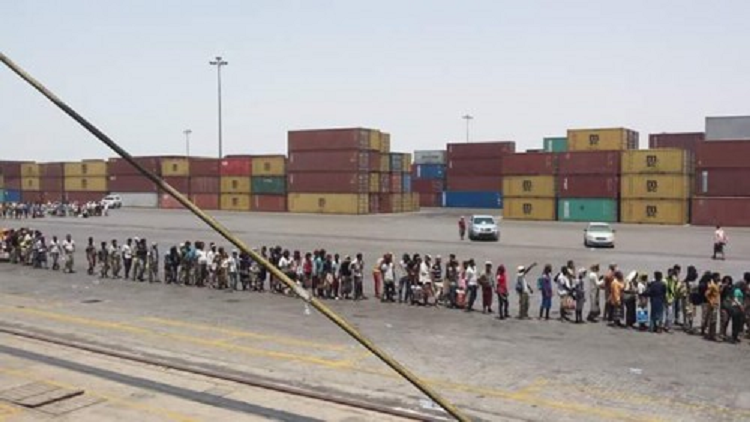 آلاف الجنود اليمنيين إلى الحدود لحماية السعودية