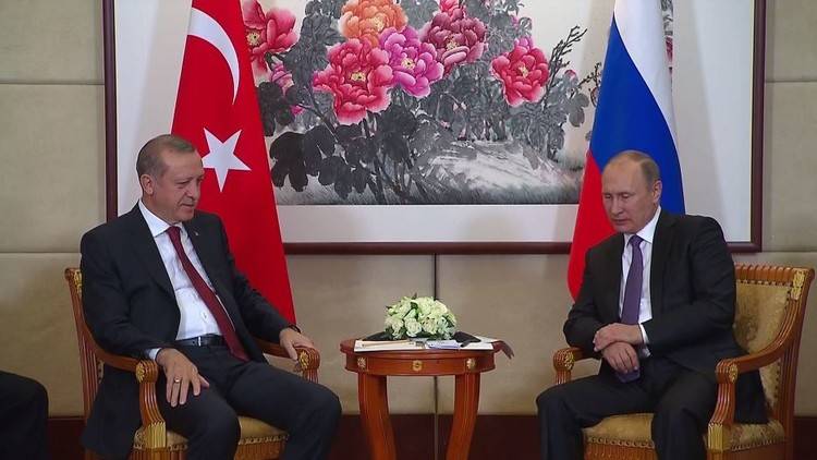 بالفيديو.. بوتين يمازح أردوغان بخصوص رئيس الاستخبارات التركية
