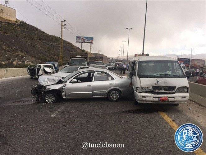 بالصورة: قتيل وجريحان نتيجة تصادم بين 5 مركبات على جسر المديرج ضهر البيدر