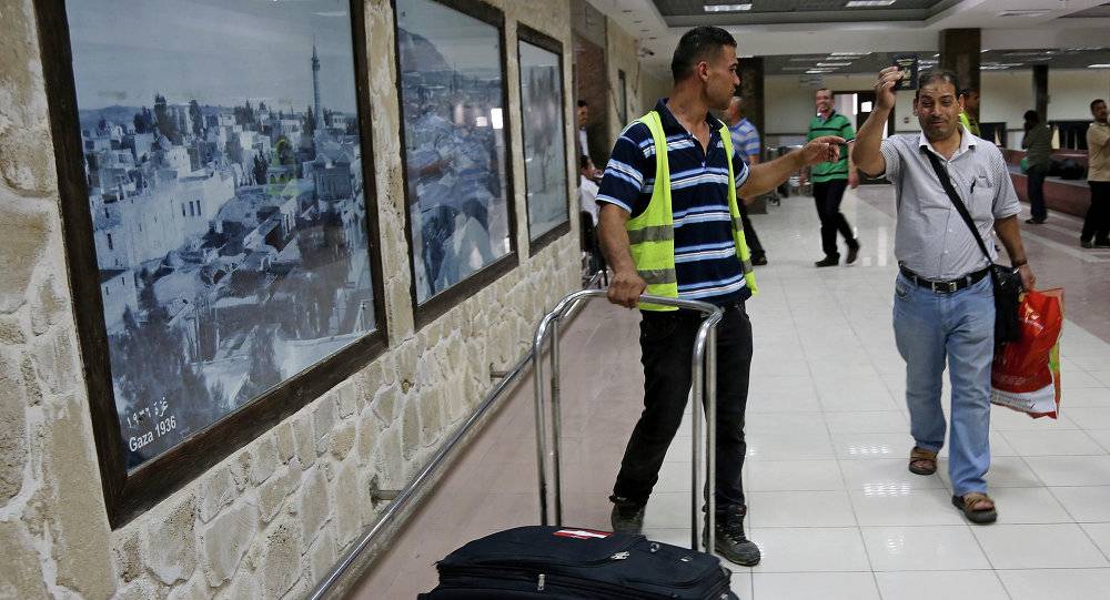 السلطات المصرية تمدد فتح معبر رفح ليوم غد الثلاثاء