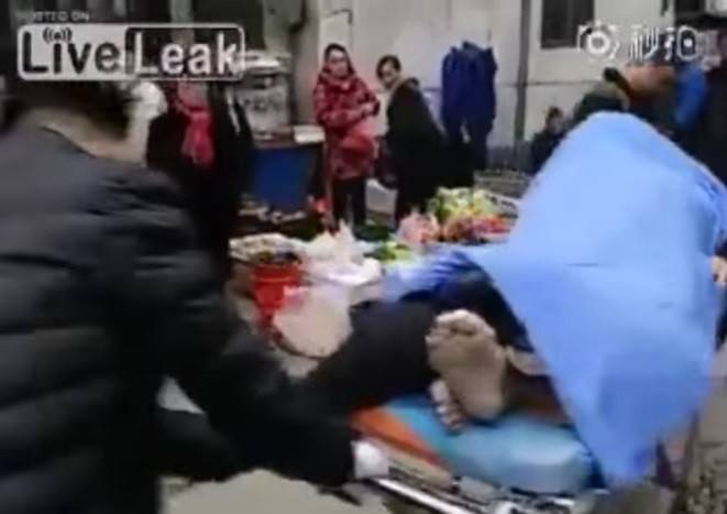 بالفيديو: توفي أثناء ممارسة العلاقة ولم يتمكن الاسعاف من فصله عن الأنثى!