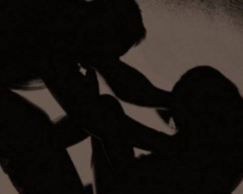 رجل سبعيني يتحرش بممثلة مصرية  (فيديو)