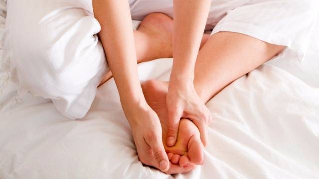 إليك هذه الطرق لعلاج تنميل القدمين!
