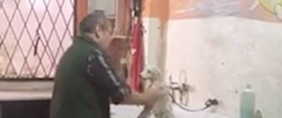 صورته زوجته سراً وجعله هذا الفيديو من المشاهير!!