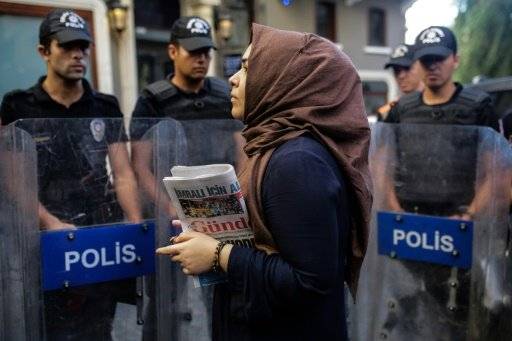 استمرار حبس الروائية التركية اصلي اردوغان