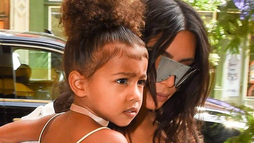 بالصورة: لن تُصدّقوا ثمن حقيبة ابنة كيم كارديشيان