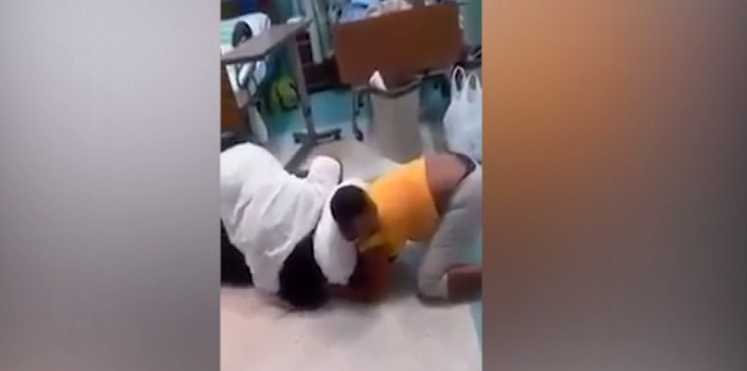 بالفيديو.. رجل مريض زارته عشيقته وزوجته بالمستشفى‎ في نفس الوقت فكانت الكارثة