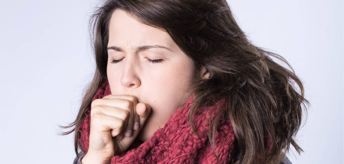 هذا النوع من السعال يصيب بنزيف العين و«يكسر الضلوع»