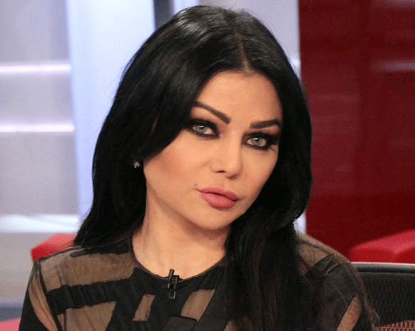 بالصور: هيفا وهبي ساحرة بجمالها وأناقتها في فستان قصير مثير!