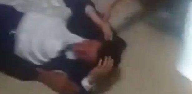 بالفيديو..عريس يتعرض لموقف محرج ومؤلم للغاية !!