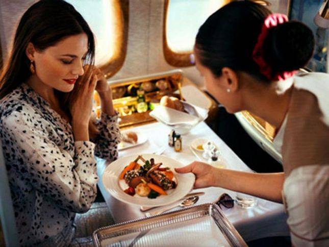 أطعمة من الأفضل تجنبها على متن الطائرة