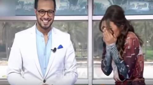 بالفيديو.. موقف محرج لمذيعة على الهواء!