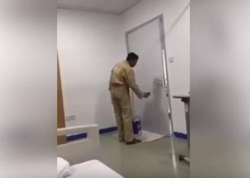 فيديو عامل الدهان بغرفة المريض.. يطيح بمدير المستشفى