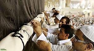 هل تعلمون ما سبب رفع أستار الكعبة خلال موسم الحج؟!