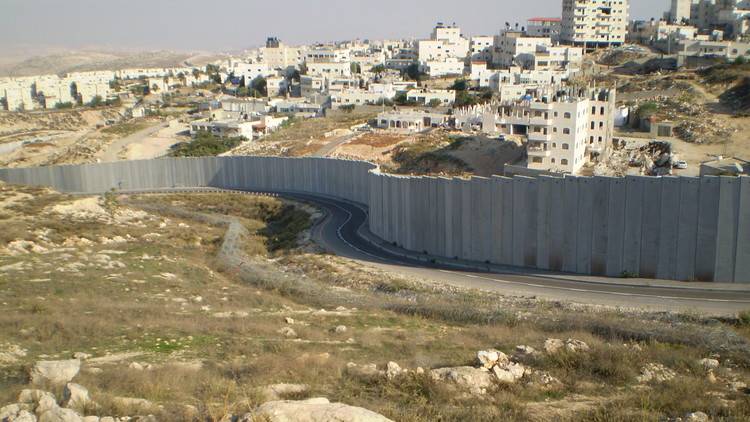 إسرائيل تبني جدارا تحت الأرض على الحدود مع غزة