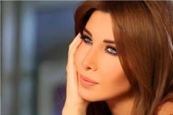 هكذا تصرفت نانسي عجرم بعد عودة إبنتها من المدرسة وهي تبكي