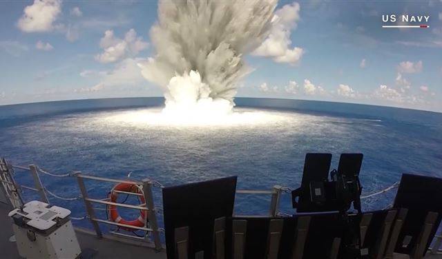 فيديو يحبس الأنفاس للمدمرة الأميركية USS Jackson