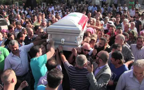 الهرمل شيّعت زعيم الحمادية في مأتم مهيب
وعشائر المنطقة ألبست نجله العباءة