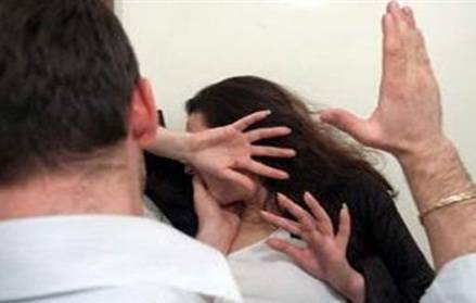 خنق وحرق وضرب متواصل.. هكذا انتهت حياتها على يد والدها والسبب صادم!