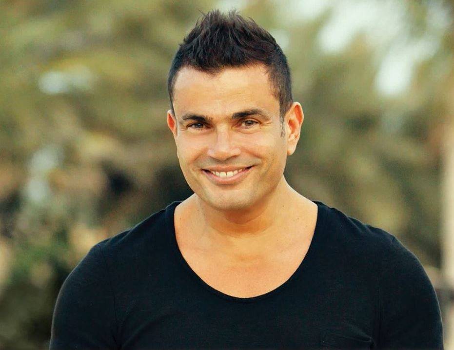 بالفيديو.. عمرو دياب يفقد أعصابه على خشبة المسرح.. والسبب؟