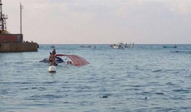 بالفيديو غرق زورق في صيدا وجثث على وجه الماء