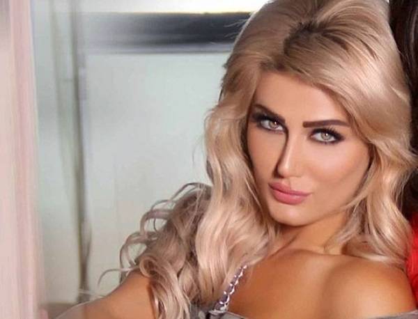 صورة - الممثلة السورية هبة نور بإطلالة مثيرة.. من كان برفقتها؟