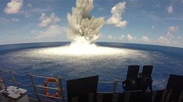 فيديو يحبس الأنفاس للمدمرة الأميركية USS Jackson تتحدى 15 طنا من المتفجرات